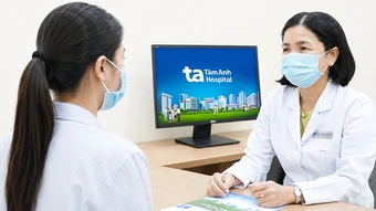 Loét thực quản nghi do uống thuốc sai cách - Báo TinVina