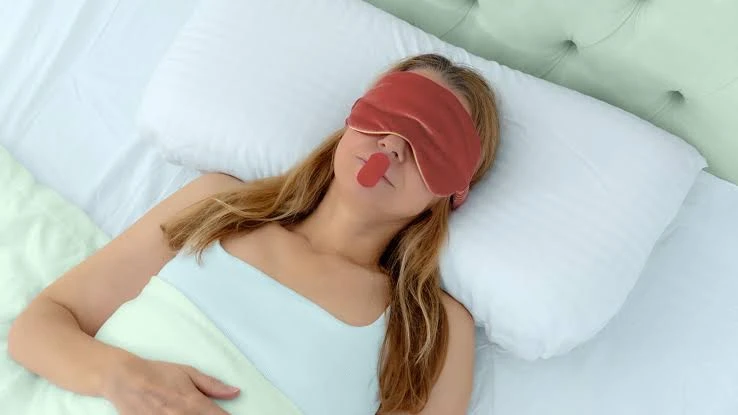 Lời khuyên cho những ai định dán "băng keo" lên miệng khi ngủ để bớt ngáy: 4 nhóm người không nên thử Lời khuyên cho những ai định dán "băng keo" lên miệng khi ngủ để bớt ngáy: 4 nhóm người không nên thử
