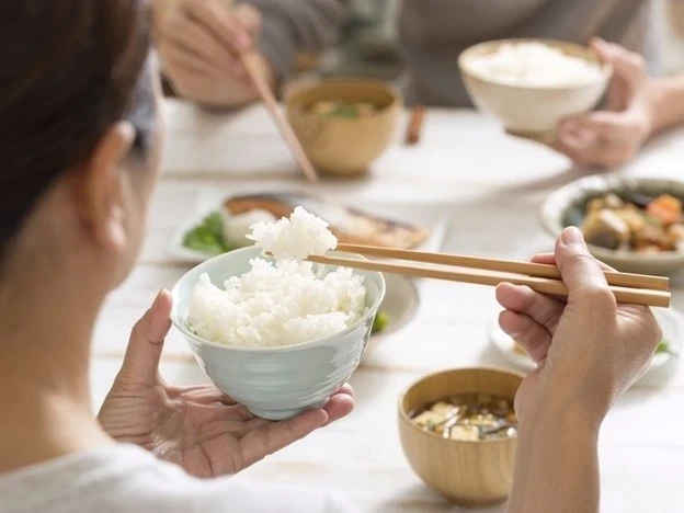 Lời khuyên cho những gia đình dùng bát sứ ăn cơm mỗi ngày
