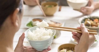 Lời khuyên cho những gia đình dùng bát sứ ăn cơm mỗi ngày