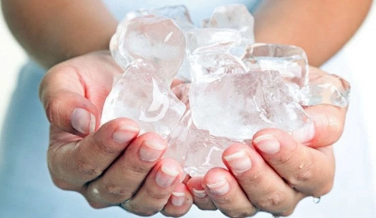 Lời khuyên cho những gia đình hay để đá viên trong tủ lạnh