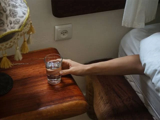 Lời khuyên cho những người hay uống nước đêm