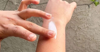 Lời khuyên từ Tiến sĩ da liễu đến tất cả người dùng kem chống nắng