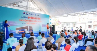 Long Châu cùng Abbott triển khai tiêm cúm miễn phí cho người dân miền Trung