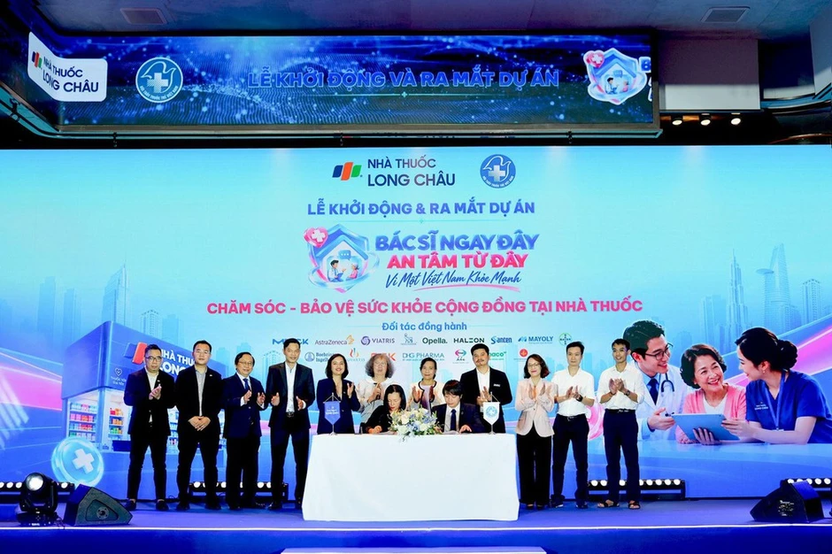 Long Châu cùng Hội Thầy thuốc trẻ Việt Nam tiên phong mô hình kết nối bác sĩ với người dân tại nhà thuốc Long Châu cùng Hội Thầy thuốc trẻ Việt Nam tiên phong mô hình kết nối bác sĩ với người dân tại nhà thuốc