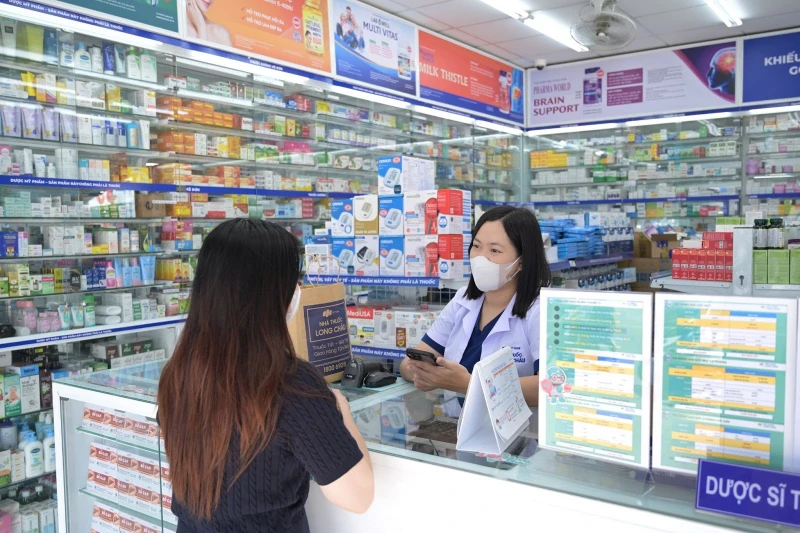 Long Châu đồng hành thương hiệu nhãn khoa Nhật Bản Santen khởi động chương trình tầm soát khô mắt sớm cho cộng đồng Long Châu đồng hành thương hiệu nhãn khoa Nhật Bản Santen khởi động chương trình tầm soát khô mắt sớm cho cộng đồng