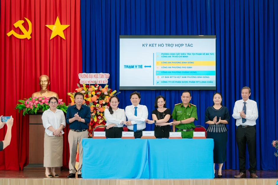 Long Châu hợp lực công - tư hỗ trợ người dân phòng bệnh, điều trị sớm từ cơ sở Long Châu hợp lực công - tư hỗ trợ người dân phòng bệnh, điều trị sớm từ cơ sở