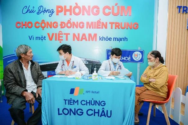 Long Châu và Abbott đưa 2.000 liều vaccine cúm miễn phí đến người dân miền Trung, tăng cường bảo vệ sức khỏe cộng đồng