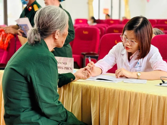 Luật Dân số mới: Tăng hỗ trợ sinh con, chăm sóc người cao tuổi Luật Dân số mới: Tăng hỗ trợ sinh con, chăm sóc người cao tuổi