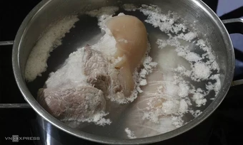 Luộc qua thịt để rã đông có gây mất dinh dưỡng?