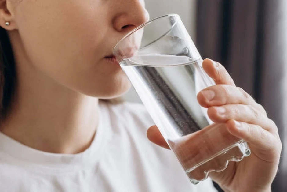 Lý do nên uống một ly nước ngay sau khi thức dậy mỗi ngày Lý do nên uống một ly nước ngay sau khi thức dậy mỗi ngày