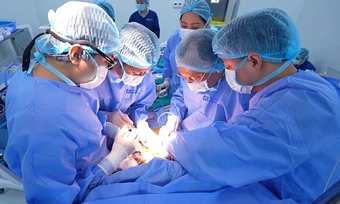 Mắc hai loại ung thư, phải mổ cắt 5 tạng - Báo TinVina