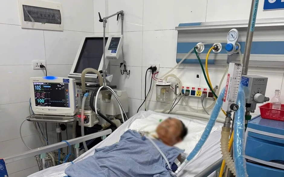 Mắc uốn ván nguy kịch sau khi bị cành rào quệt vào chân Mắc uốn ván nguy kịch sau khi bị cành rào quệt vào chân