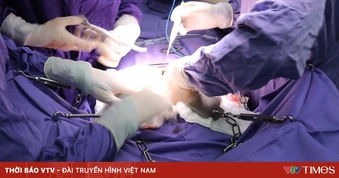 Mang dị vật kim loại trong bụng suốt 2 tháng