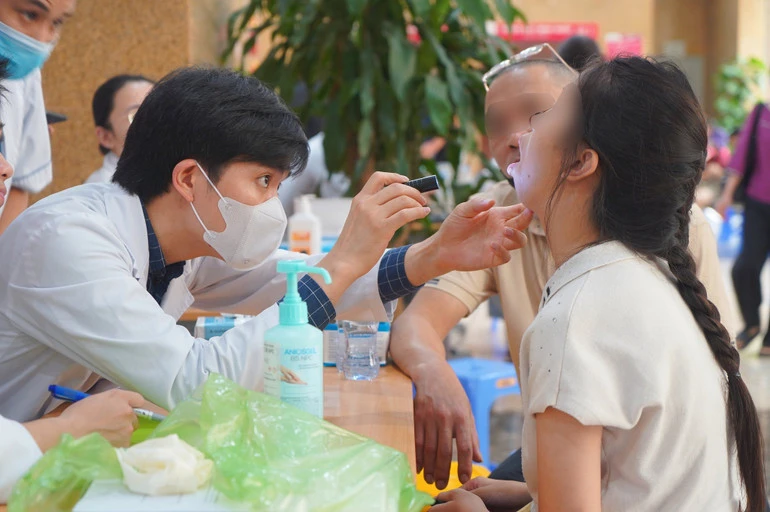 Mang lại nụ cười mới trên gương mặt trẻ mắc dị tật khe hở môi, vòm miệng Mang lại nụ cười mới trên gương mặt trẻ mắc dị tật khe hở môi, vòm miệng