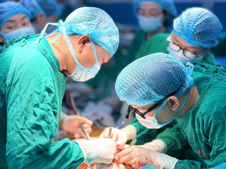 Mảnh giấy người chồng viết sau ca mổ khiến người vợ òa khóc Mảnh giấy người chồng viết sau ca mổ khiến người vợ òa khóc