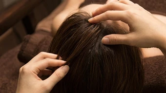 Massage da đầu có giúp mọc tóc? - Báo TinVina