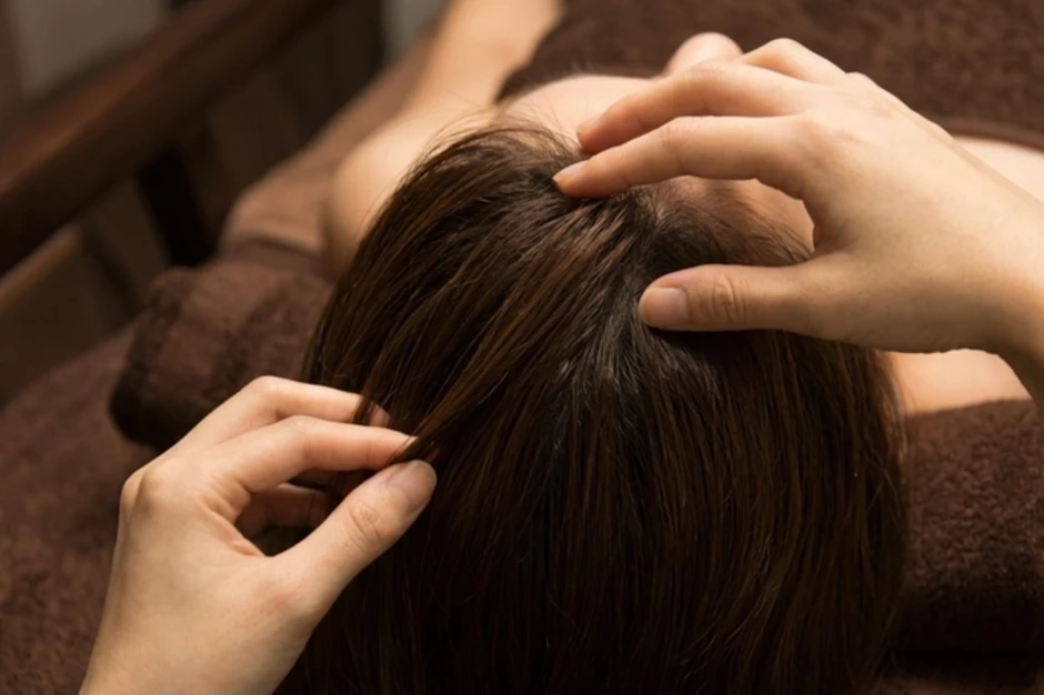 Massage da đầu có giúp mọc tóc? - Báo TinVina Massage da đầu có giúp mọc tóc? - Báo TinVina