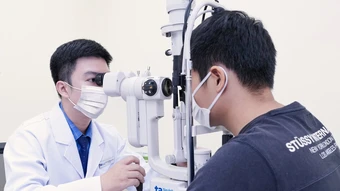 Mắt 'nhìn một thành hai' có nguy hiểm không? - Báo TinVina