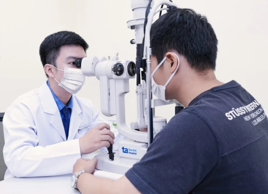 Mắt 'nhìn một thành hai' có nguy hiểm không? - Báo TinVina