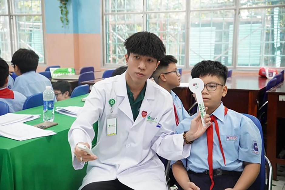 Mắt Sài Gòn Ngô Gia Tự: Chăm sóc thị lực học đường cho hơn 15.000 học sinh