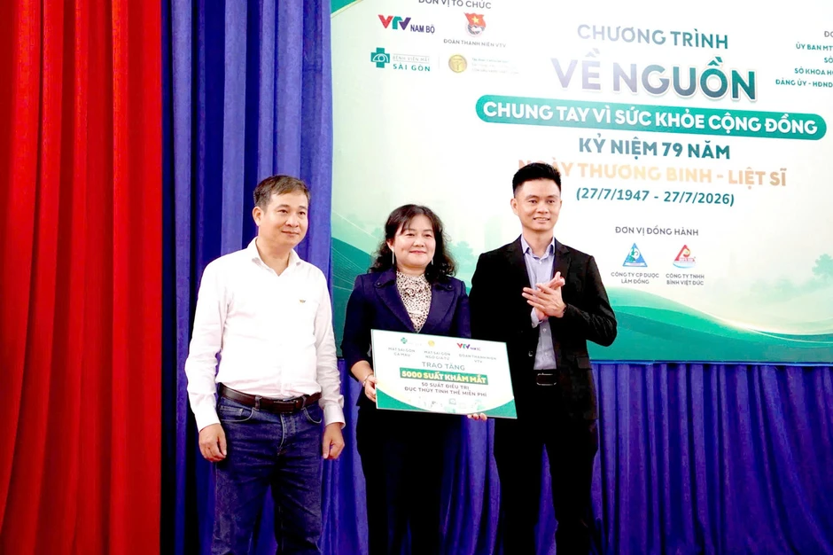 Mắt Sài Gòn trao tặng 5.000 suất khám mắt miễn phí cho người dân Cà Mau Mắt Sài Gòn trao tặng 5.000 suất khám mắt miễn phí cho người dân Cà Mau