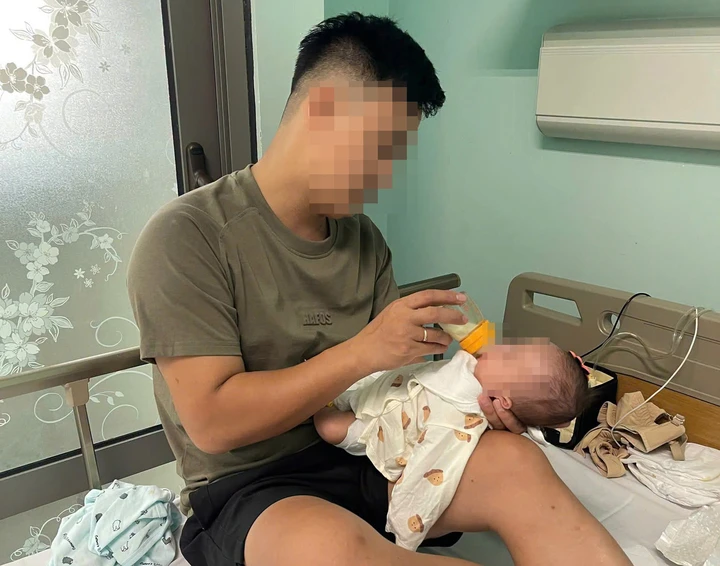 Mẹ băng huyết nguy kịch, em bé sinh non 800g trải qua 72 ngày giành giật sự sống Mẹ băng huyết nguy kịch, em bé sinh non 800g trải qua 72 ngày giành giật sự sống