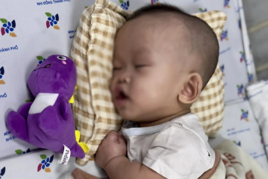 Mẹ đột ngột bỏ rơi, em bé bệnh nặng được y bác sĩ ở TPHCM níu mạng, đặt tên Mẹ đột ngột bỏ rơi, em bé bệnh nặng được y bác sĩ ở TPHCM níu mạng, đặt tên
