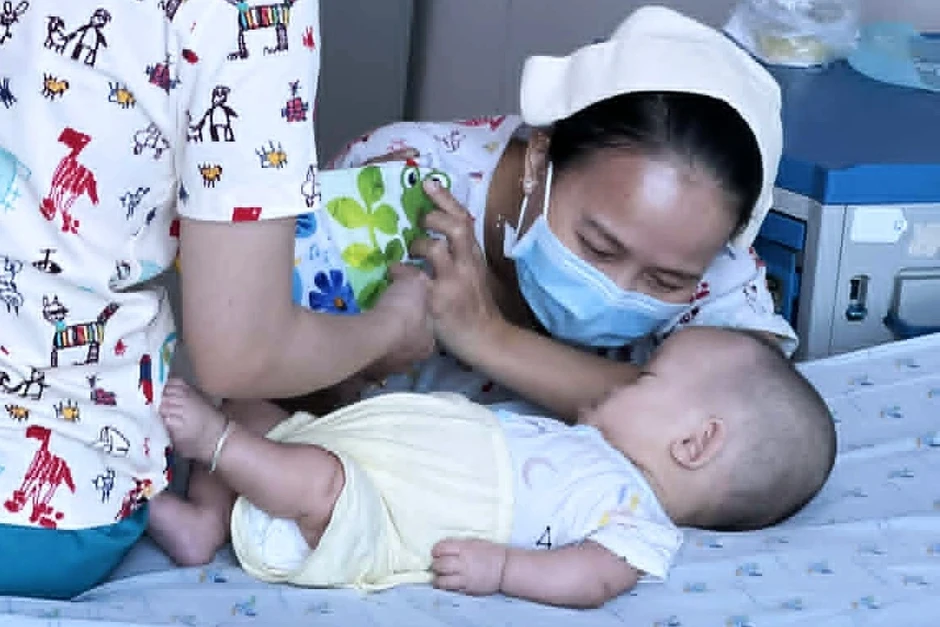 Mẹ đột ngột bỏ rơi, em bé bệnh nặng được y bác sĩ ở TPHCM níu mạng, đặt tên Mẹ đột ngột bỏ rơi, em bé bệnh nặng được y bác sĩ ở TPHCM níu mạng, đặt tên