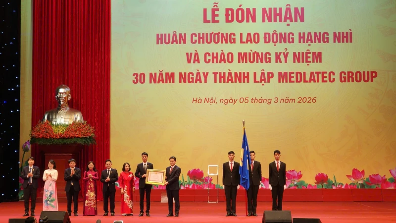 Medlatec đón nhận Huân chương Lao động hạng Nhì Medlatec đón nhận Huân chương Lao động hạng Nhì
