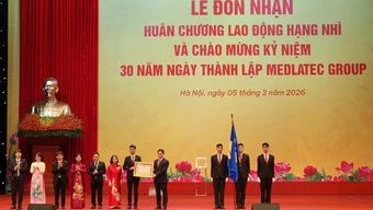Medlatec đón nhận Huân chương Lao động hạng Nhì