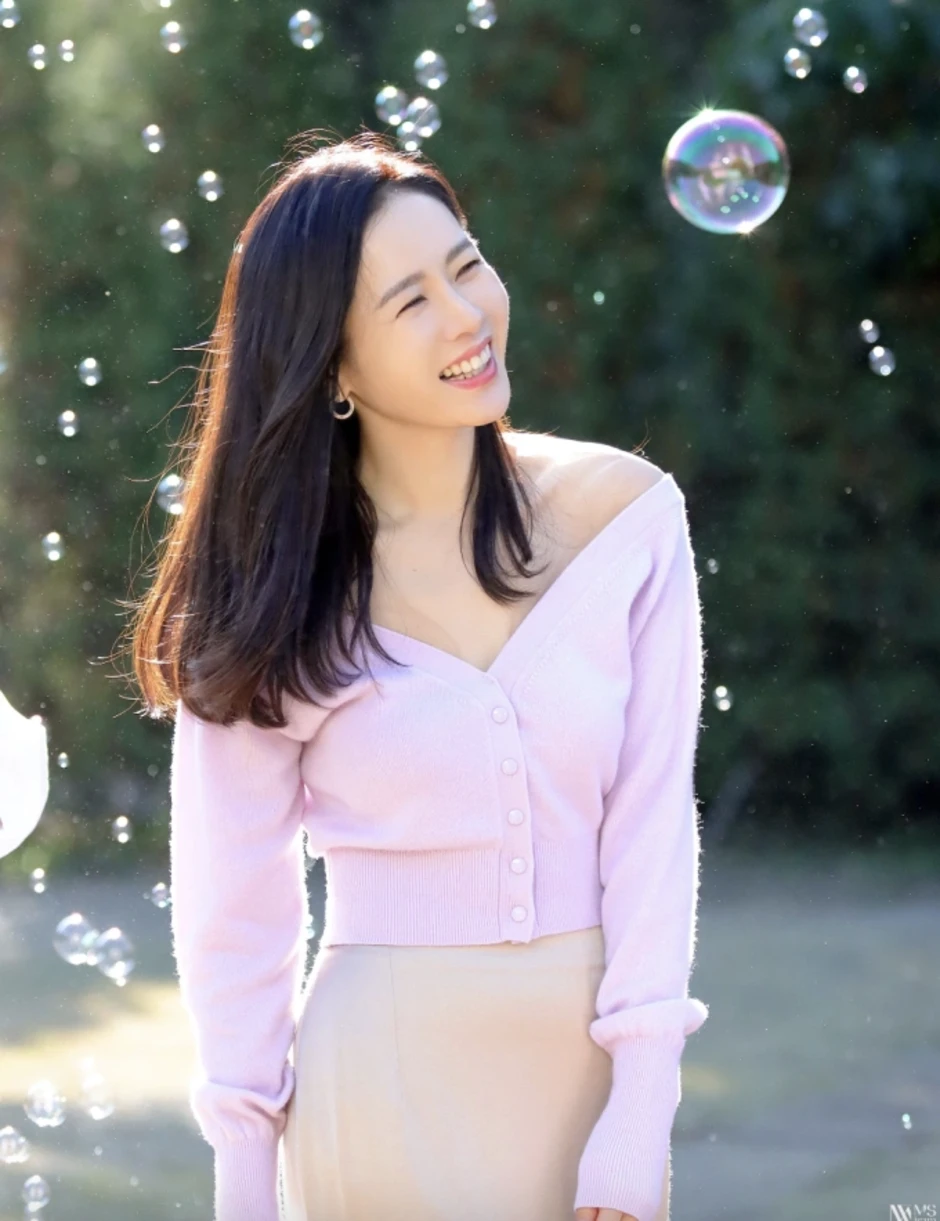 Mẹo giữ dáng ở tuổi 44 của minh tinh phim 'Hạ cánh nơi anh'