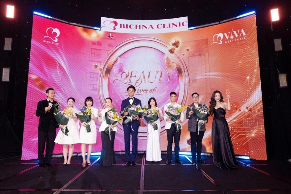 Midu, Tiểu Vy và dàn khách mời mừng BichNa Clinic tròn 11 tuổi Midu, Tiểu Vy và dàn khách mời mừng BichNa Clinic tròn 11 tuổi