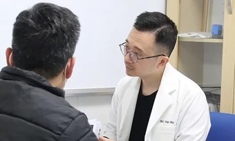 Mổ 'tìm' tinh trùng có gây yếu sinh lý?