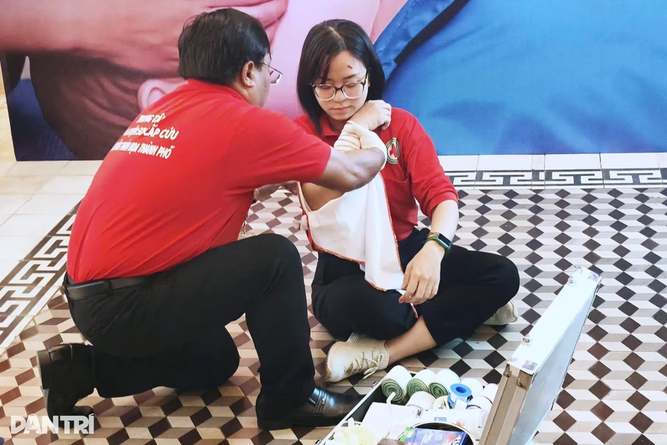 Mỗi ngày có 28 người mất vì TNGT: Làm sao cấp cứu ban đầu kịp thời? Mỗi ngày có 28 người mất vì TNGT: Làm sao cấp cứu ban đầu kịp thời?