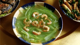 Mối nguy tiềm ẩn từ thói quen ăn cơm chan canh