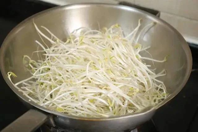 Món ăn dễ nấu từ loại rau giúp thanh nhiệt, giảm hỏa khí trong người và làm sạch ruột, đồng thời bổ sung kali Món ăn dễ nấu từ loại rau giúp thanh nhiệt, giảm hỏa khí trong người và làm sạch ruột, đồng thời bổ sung kali