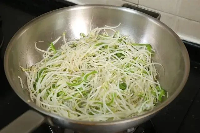 Món ăn dễ nấu từ loại rau giúp thanh nhiệt, giảm hỏa khí trong người và làm sạch ruột, đồng thời bổ sung kali Món ăn dễ nấu từ loại rau giúp thanh nhiệt, giảm hỏa khí trong người và làm sạch ruột, đồng thời bổ sung kali