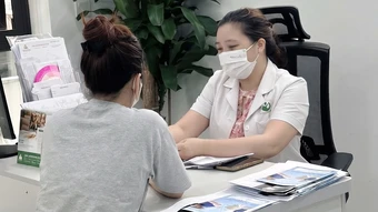 Mong mãn kinh sớm để thoát cơn đau bụng 'hành hạ' mỗi tháng