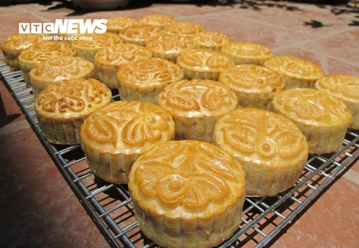 Một chiếc bánh trung thu có thể chứa năng lượng tương đương 5 bát cơm