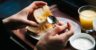Một kiểu ăn sáng quen thuộc được bác sĩ cảnh báo gây tích mỡ ở gan