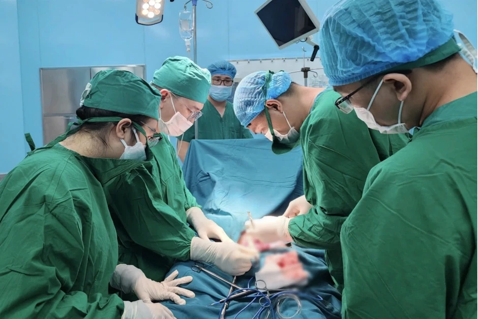 Một năm tăng gấp đôi ca phẫu thuật, nhiều ca nguy kịch được cứu ở Côn Đảo Một năm tăng gấp đôi ca phẫu thuật, nhiều ca nguy kịch được cứu ở Côn Đảo