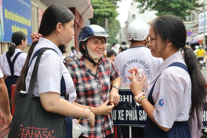 Mùa thi, chuyên gia chỉ cách ăn uống, vận động để không "sập nguồn" Mùa thi, chuyên gia chỉ cách ăn uống, vận động để không "sập nguồn"