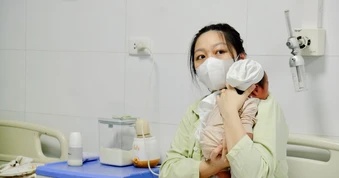 Mức hỗ trợ 2 triệu đồng khi sinh con: Còn thấp, nguy cơ trượt giá
