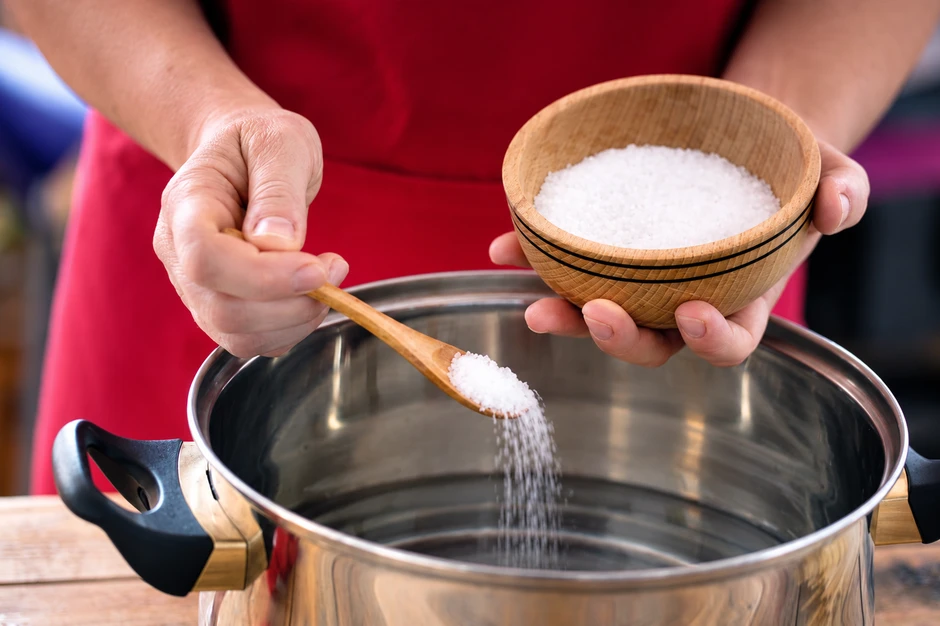 Muối không chỉ là gia vị mà còn là "thuốc" chữa bệnh: 6 tác dụng nhiều người đang bỏ phí Muối không chỉ là gia vị mà còn là "thuốc" chữa bệnh: 6 tác dụng nhiều người đang bỏ phí