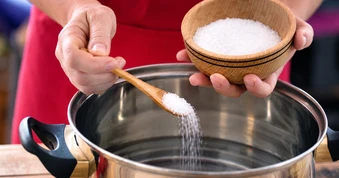 Muối không chỉ là gia vị mà còn là "thuốc" chữa bệnh: 6 tác dụng nhiều người đang bỏ phí
