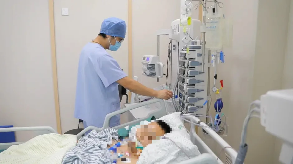 Nam shipper nguy kịch vì loại nước "vạn người mê" mỗi khi mệt mỏi: "Tôi chỉ muốn giao hàng nhanh cho khách" Nam shipper nguy kịch vì loại nước "vạn người mê" mỗi khi mệt mỏi: "Tôi chỉ muốn giao hàng nhanh cho khách"