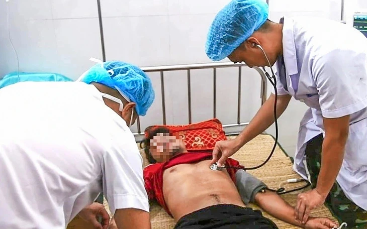 Nam sinh liệt vận động, mất cảm giác vì thói quen khoanh chân