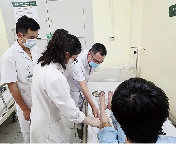 Nam sinh liệt vận động, mất cảm giác vì thói quen khoanh chân