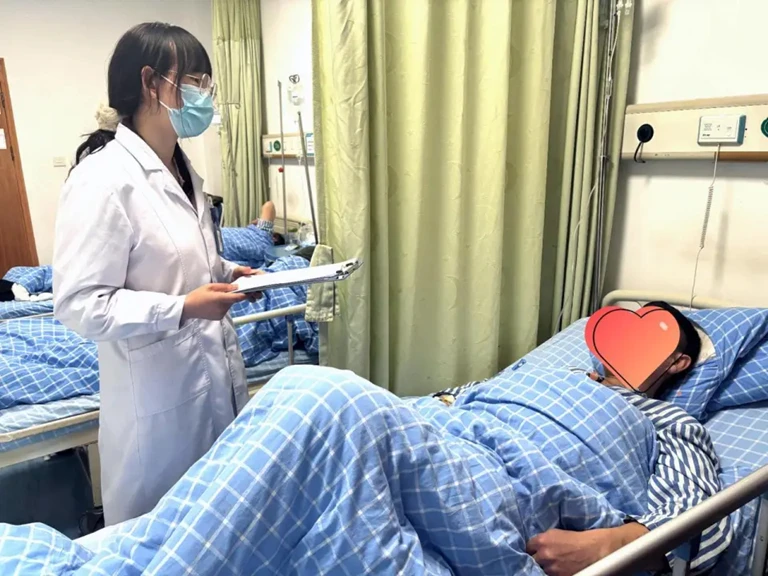 Nam sinh lớp 11 thủng dạ dày sau khi ăn bát bún vì 1 thói quen "vạn người mê" Nam sinh lớp 11 thủng dạ dày sau khi ăn bát bún vì 1 thói quen "vạn người mê"